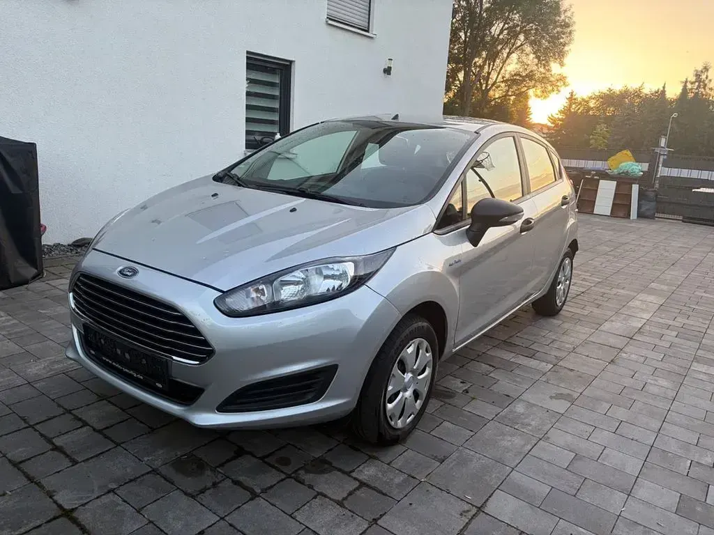 Gebraucht Ford Fiesta 60 PS (44 kW) 2015 Silber Kleinwagen