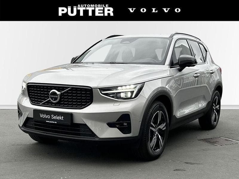 Metallic (silber Gebraucht 2025 Volvo XC40 Plus SUV | 36.890 € (Fairer Preis) - Bild 1/4
