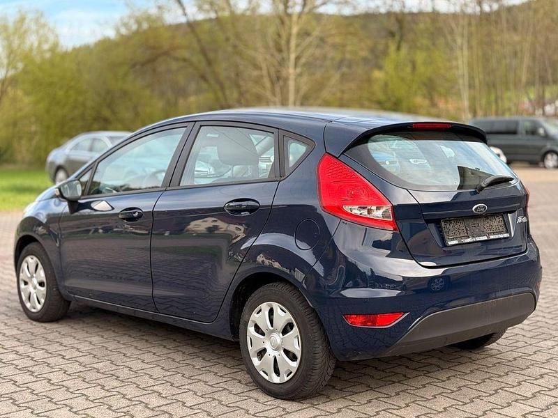 Gebraucht Ford Fiesta Trend 60 PS (44 kW) 2011 Blau Limousine