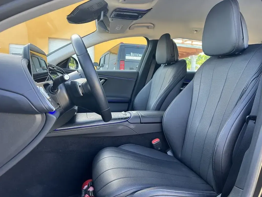Gebraucht Mercedes E300 Avantgarde 313 PS (230 kW) 2024 Grau Limousine