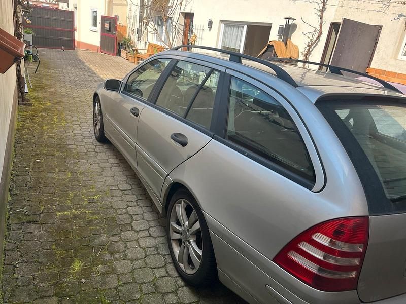Gebraucht Mercedes C220 150 PS (110 kW) 2004 Silber Kombi