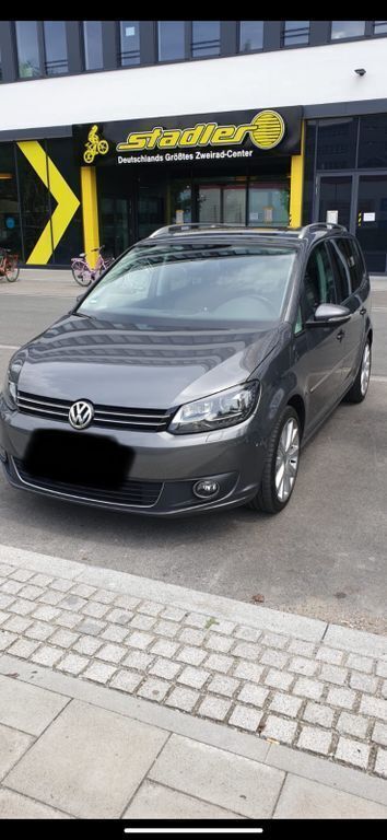 Grau Gebraucht 2012 VW Touran Highline Van / Kleinbus | 11.499 € (Teuer) - Bild 1/4