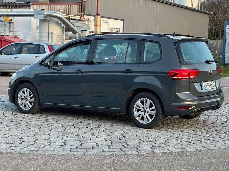 Gebraucht VW Touran 150 PS (110 kW) 2022 Delfingrau metallic Van / Kleinbus