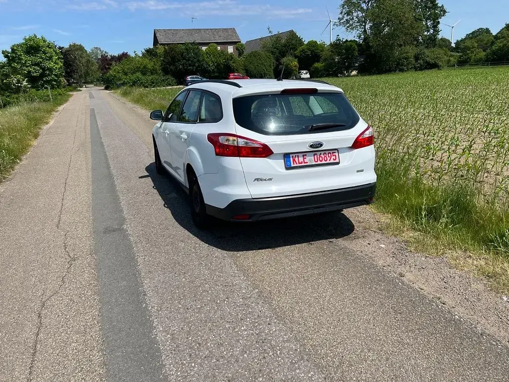 Gebraucht Ford Focus Business Edition 125 PS (91 kW) 2014 Weiß Limousine