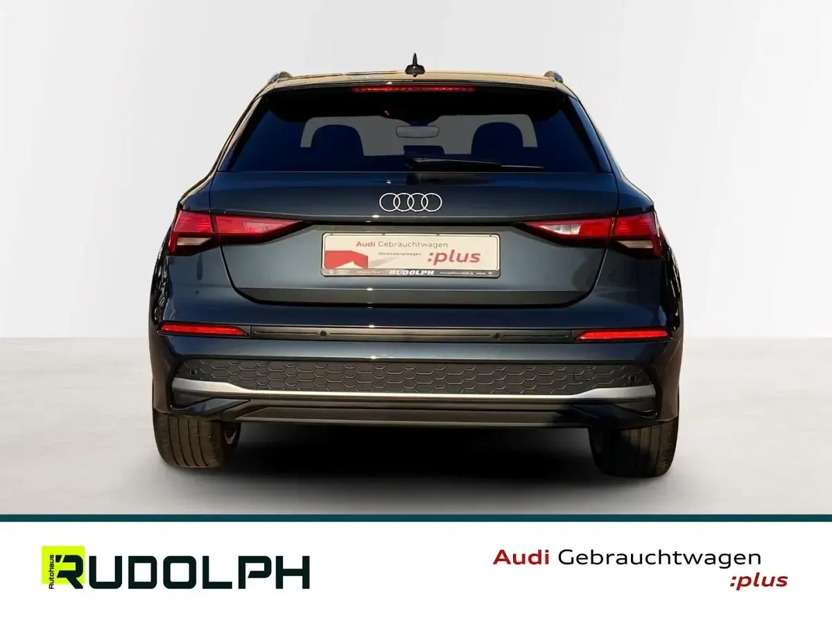 Używany Audi A3 Ambiente 116 KM (85 kW) 2025 Szary Sedan/Limuzyna