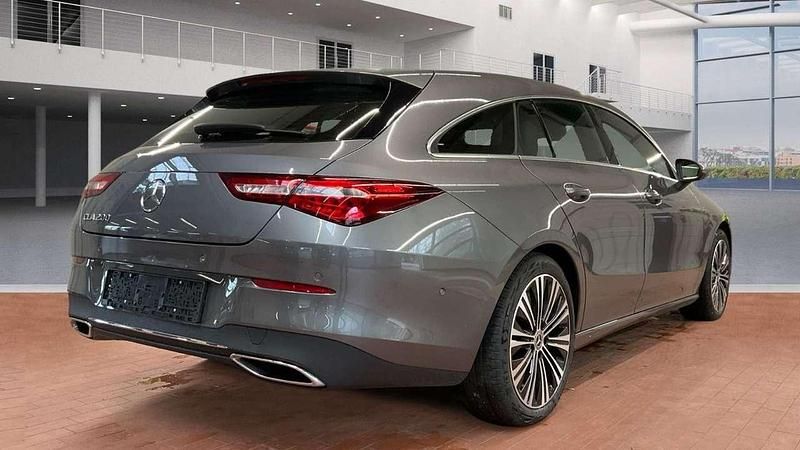 Gebraucht Mercedes CLA200 Progressive 163 PS (119 kW) 2022 Mountaingrau Kombi