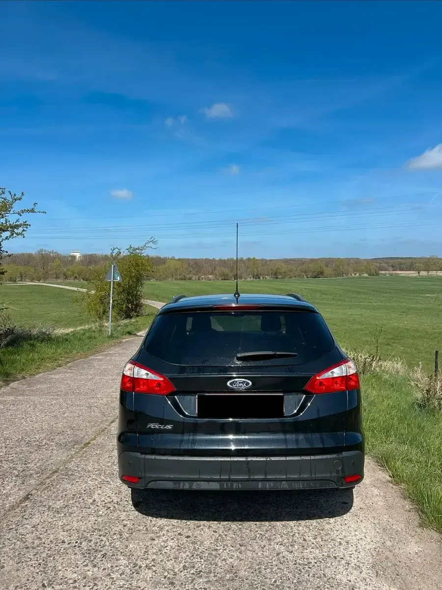 Gebraucht Ford Focus 125 PS (91 kW) 2011 Schwarz Kombi