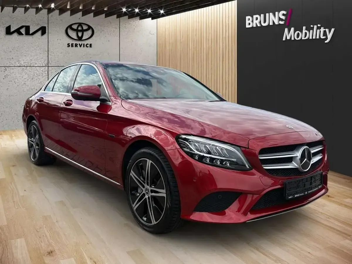 Gebraucht Mercedes C300 Business 194 PS (142 kW) 2020 Rot Limousine