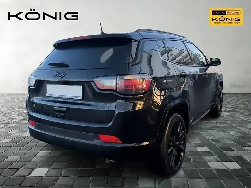 Usado Jeep Compass Altitude 131 HP (96 kW) 2023 Preto SUV