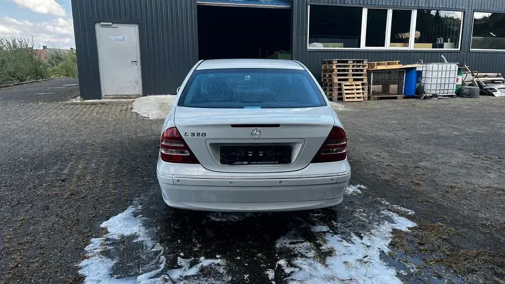 Gebraucht Mercedes C320 Avantgarde 218 PS (160 kW) 2000 Weiß Limousine