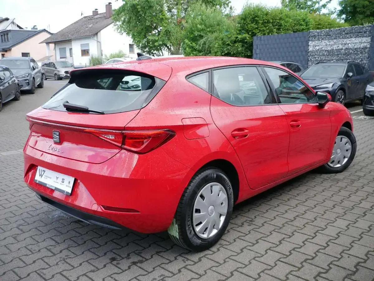 Gebraucht Seat Leon Reference 110 PS (80 kW) 2022 Rot Limousine