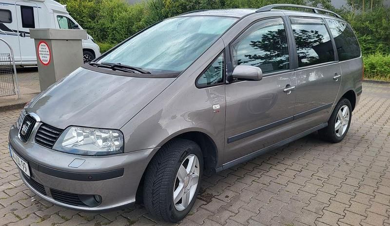 Grau Gebraucht 2006 Seat Alhambra Van / Kleinbus | 3.600 € (Fairer Preis) - Bild 1/4
