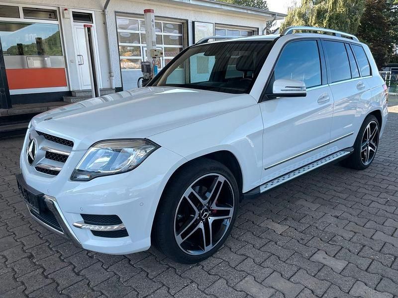 Weiß Gebraucht 2012 Mercedes GLK250 AMG line SUV | 21.489 € (Teuer) - Bild 1/4