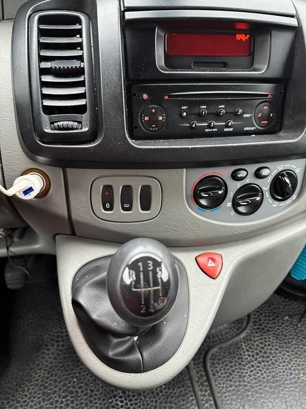 Blau Gebraucht 2009 Renault Traffic Van / Kleinbus | 4.399 € - Bild 1/4