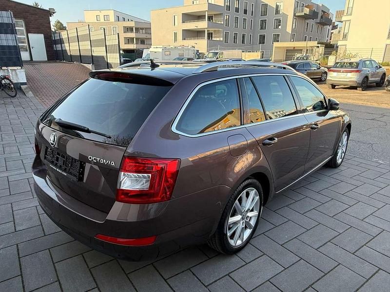Gebraucht Skoda Octavia Style 150 PS (110 kW) 2015 Topazbraun metallic Kleinwagen