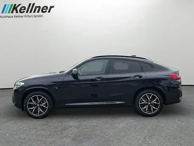 Gebraucht BMW X4 M Sport 247 PS (181 kW) 2024 Schwarz SUV