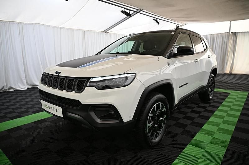 Gebraucht Jeep Compass Trailhawk 241 PS (177 kW) 2024 Weiß SUV