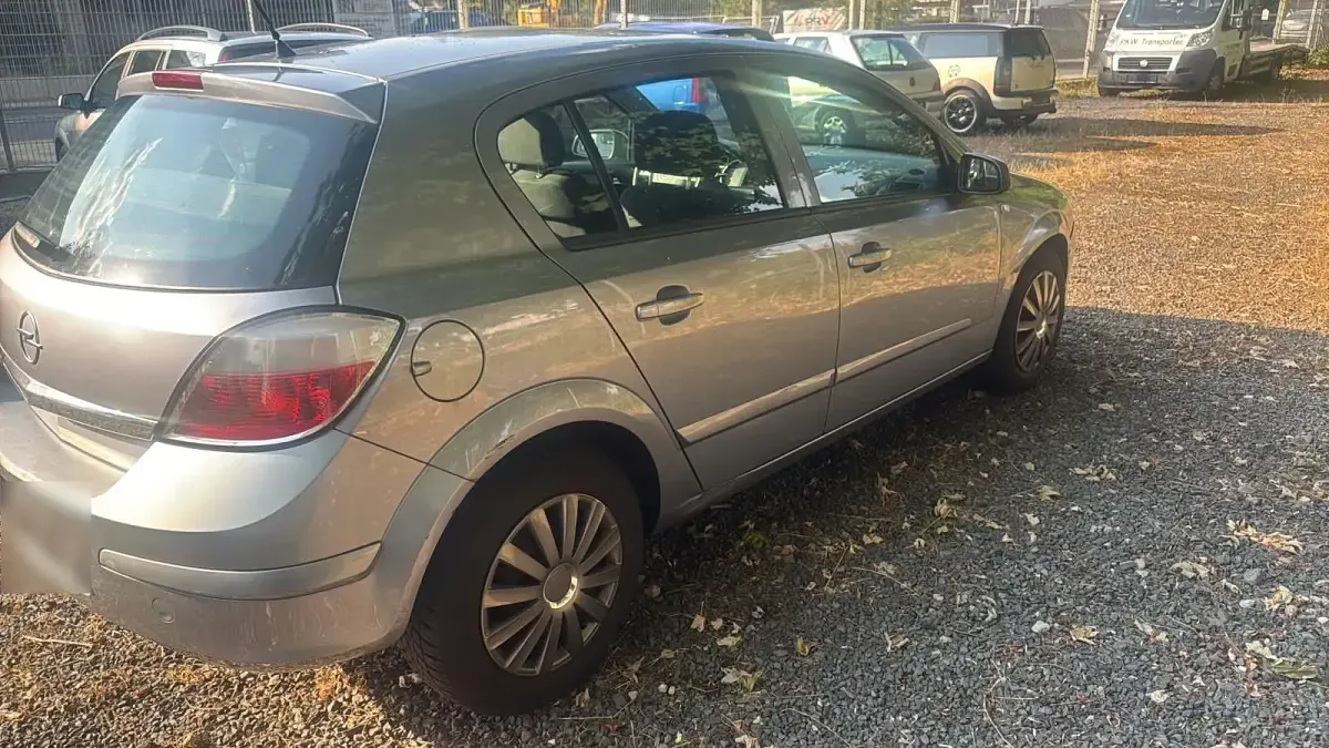 Gebraucht Opel Astra 101 PS (74 kW) 2004 Silber Limousine