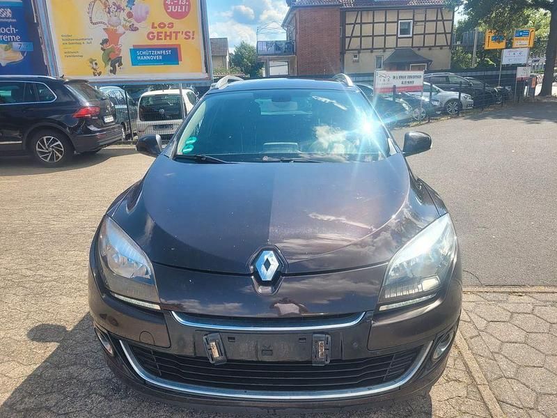 Braun Gebraucht 2012 Renault Mégane III Dynamique Limousine | 1.980 € (Superpreis) - Bild 1/4
