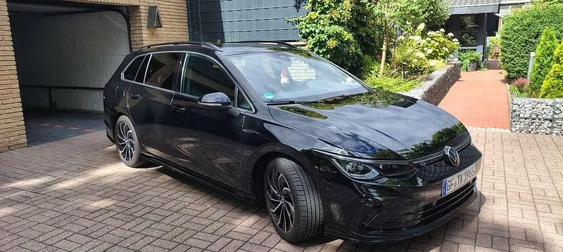Gebraucht VW Golf VIII R-line 150 PS (110 kW) 2024 Schwarz Kombi