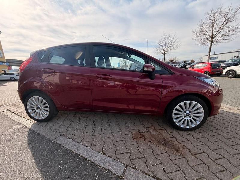 Gebraucht Ford Fiesta Trend 82 PS (60 kW) 2010 Rot Kleinwagen