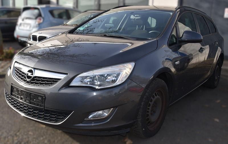 Grau Gebraucht 2012 Opel Astra Kombi | 2.000 € (Superpreis) - Bild 1/4