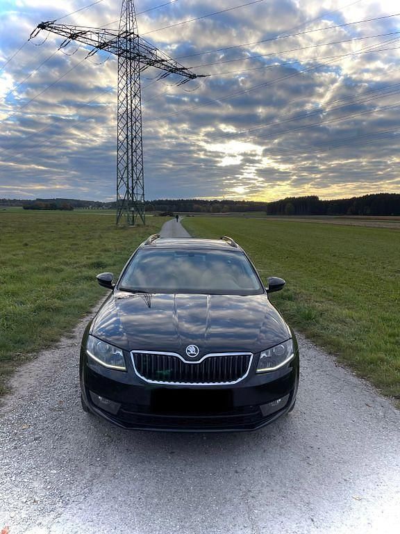Schwarz Gebraucht 2014 Skoda Octavia Ambition Kombi | 10.300 € (Fairer Preis) - Bild 1/4