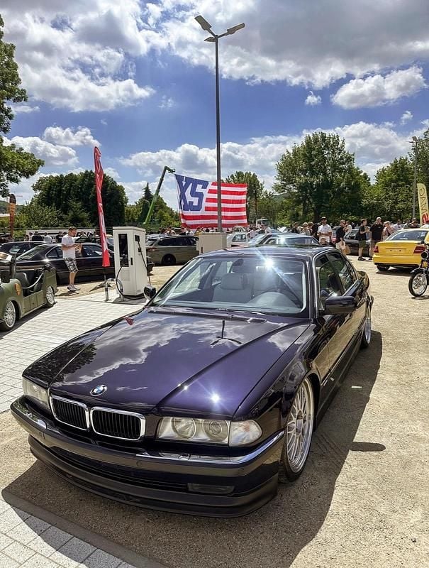 Blau Gebraucht 1997 BMW 740 Limousine | 20.300 € - Bild 1/4