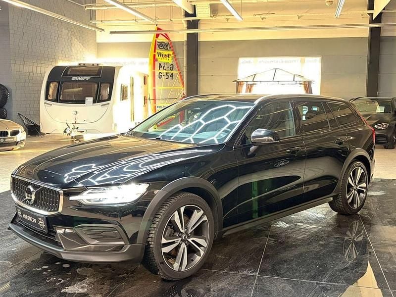 Gebraucht Volvo V60 CC Plus 197 PS (144 kW) 2023 Schwarz Kombi