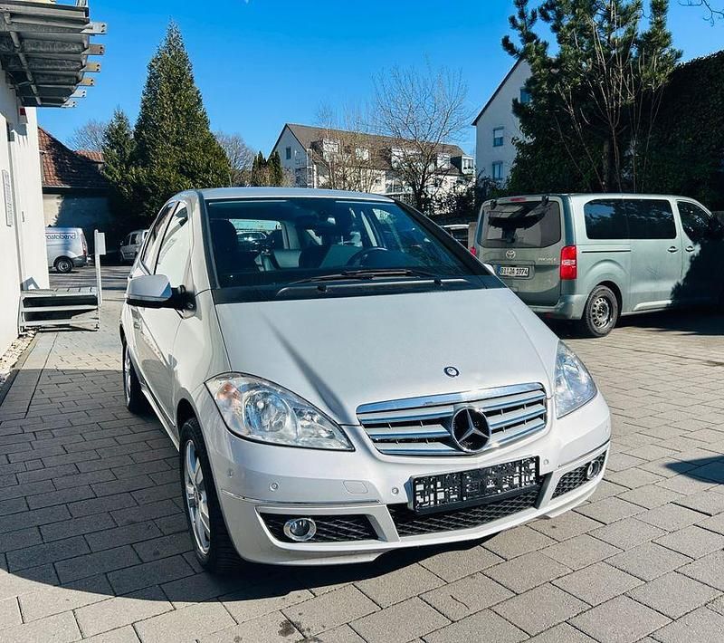 Gebraucht Mercedes A180 116 PS (85 kW) 2010 Silber Limousine