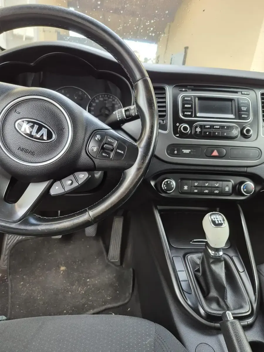 Używany Kia Carens 2015 Biały Minivan