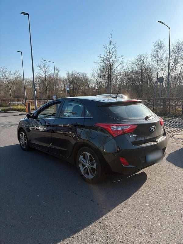 Gebraucht Hyundai i30 136 PS (100 kW) 2015 Schwarz Limousine