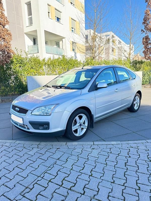 Gebraucht Ford Focus Ghia 101 PS (74 kW) 2006 Silber Kleinwagen