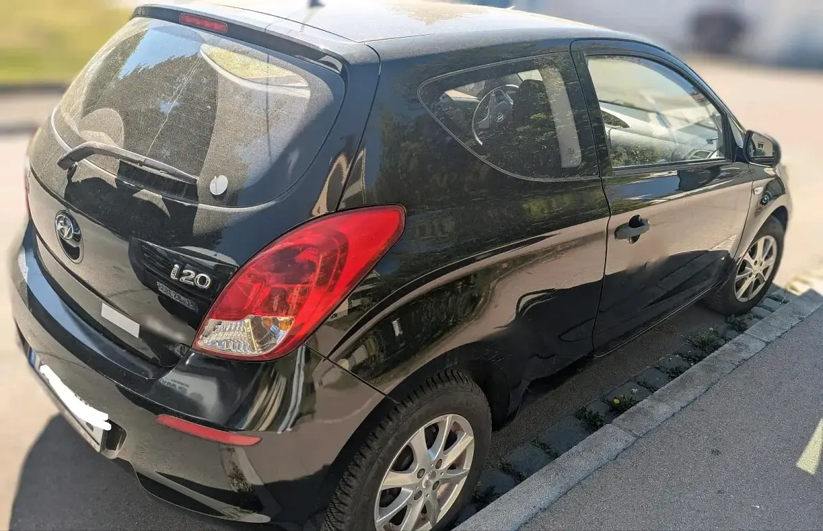 Gebraucht Hyundai i20 85 PS (62 kW) 2014 Schwarz Kleinwagen
