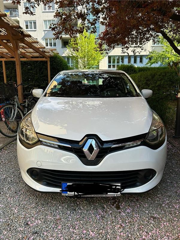 Weiß Gebraucht 2015 Renault Clio IV Kleinwagen | 5.600 € (Fairer Preis) - Bild 1/4