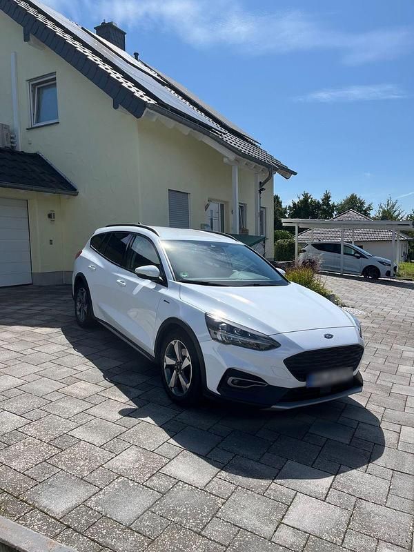 Gebraucht Ford Focus Active 155 PS (114 kW) 2021 Weiß Kombi