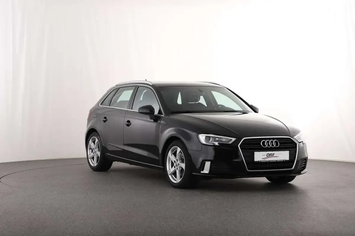 Gebraucht Audi A3 Sport 116 PS (85 kW) 2020 Mythosschwarz metallic Limousine