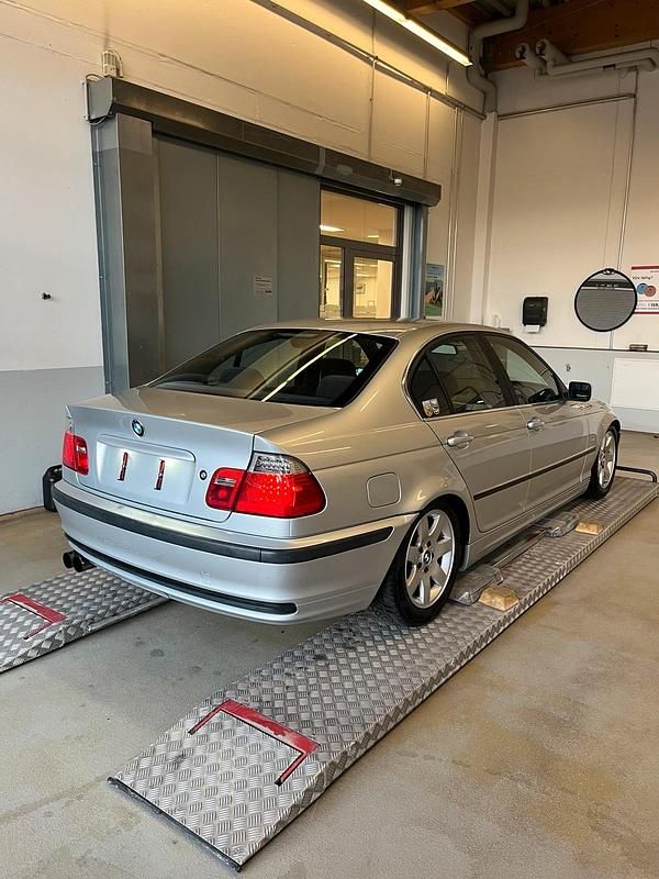 Gebraucht BMW 328 193 PS (141 kW) 1998 Limousine