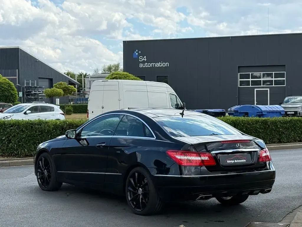 Gebraucht Mercedes E500 AMG 387 PS (284 kW) 2010 Schwarz Coupé