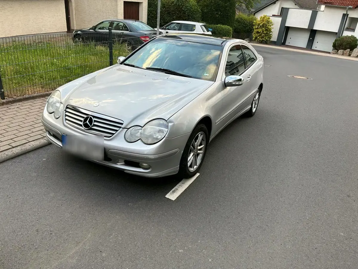 Gebraucht Mercedes C180 129 PS (94 kW) 2001 Silber Coupé
