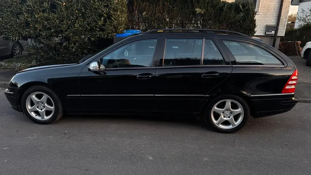 Gebraucht Mercedes C220 143 PS (105 kW) 2004 Schwarz Kombi