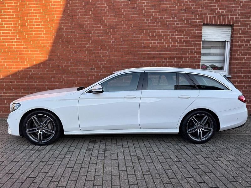 Weiß Gebraucht 2017 Mercedes E350 AMG line Kombi | 19.999 € (Superpreis) - Bild 1/4