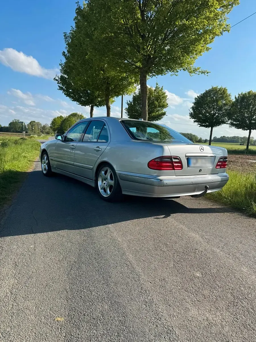 Gebraucht Mercedes E270 170 PS (125 kW) 2000 Silber Limousine