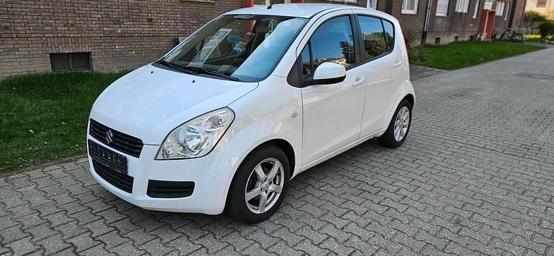 Gebraucht Suzuki Splash 77 PS (56 kW) 2011 Weiß Kleinwagen