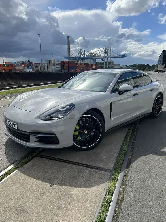 Gebraucht Porsche Panamera 462 PS (339 kW) 2018 Grau Kleinwagen