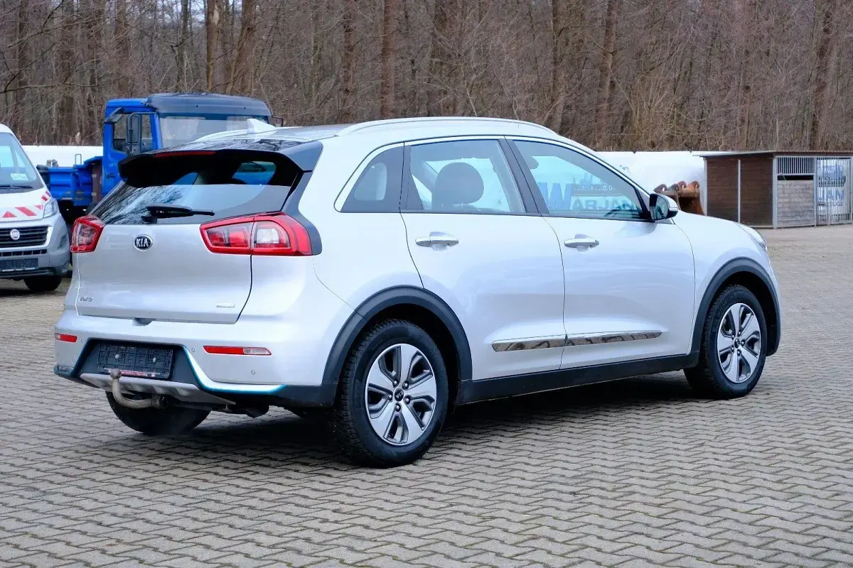 Gebraucht Kia Niro Vision 105 PS (77 kW) 2019 Silber SUV