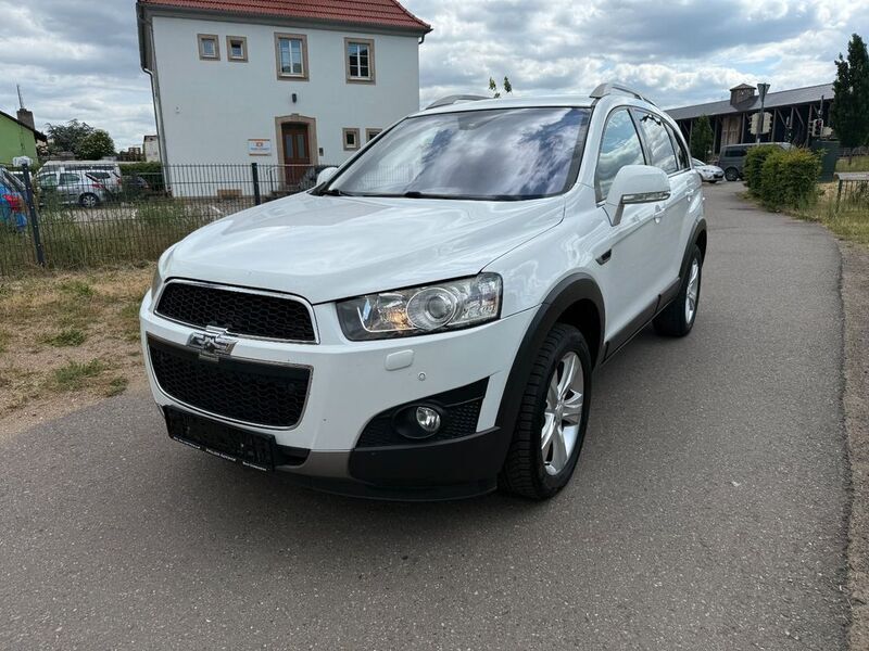 Weiß Gebraucht 2013 Chevrolet Captiva LT SUV | 6.999 € (Fairer Preis) - Bild 1/4