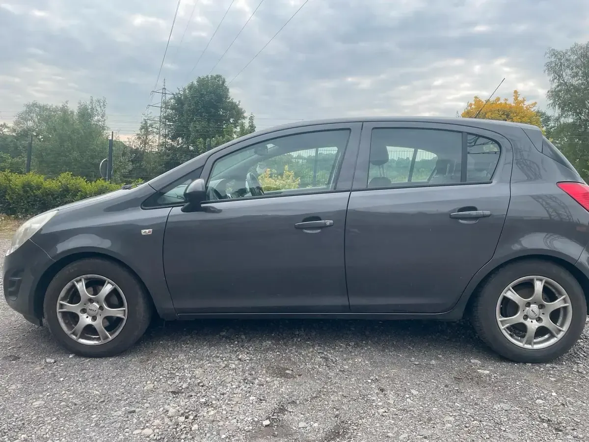 Gebraucht Opel Corsa 88 PS (64 kW) 2011 Grau Kleinwagen