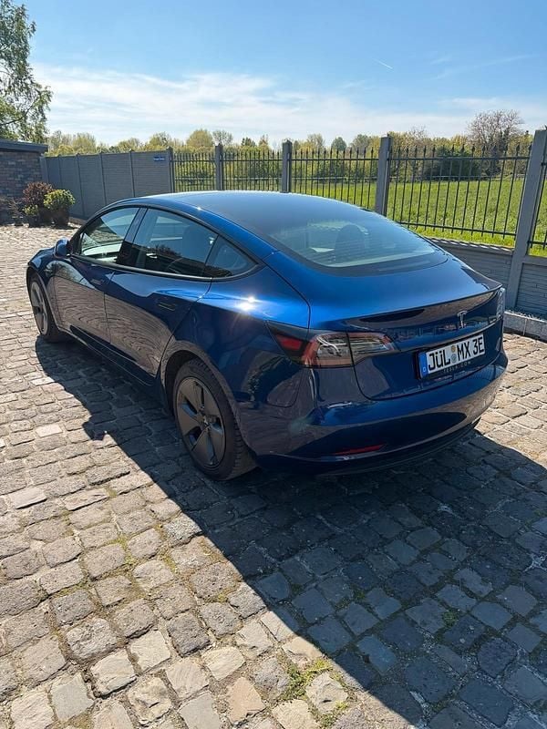 Second-hand Tesla Model 3 239 kW (325 CP) 2022 Albastru Berlinǎ
