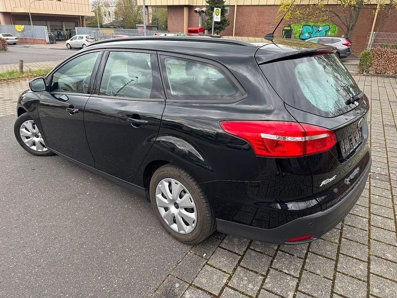 Gebraucht Ford Focus 101 PS (74 kW) 2017 Schwarz Kombi